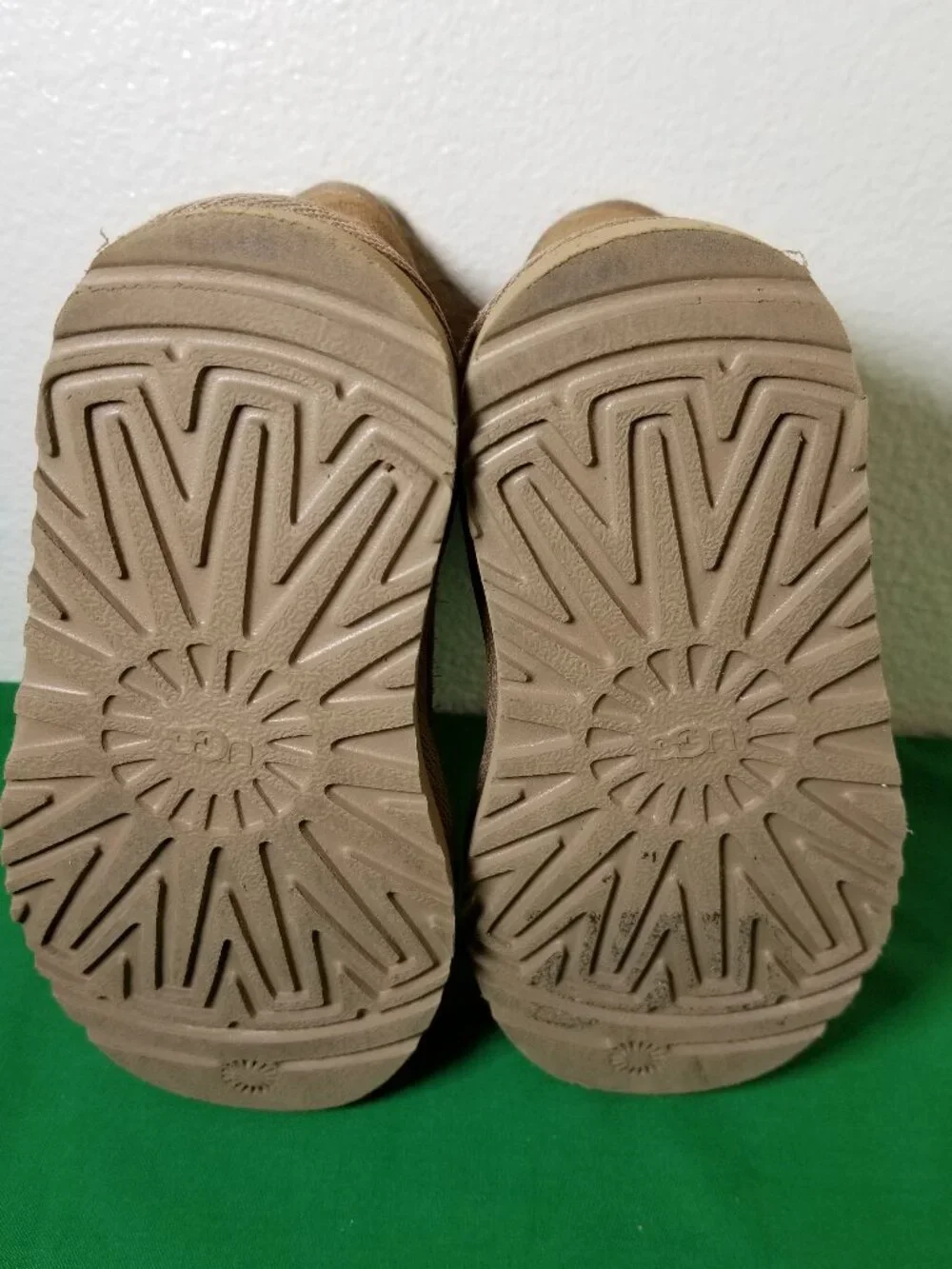 UGG Adri Classic Mini Boot Chestnut Suede Toddler Girls Size 8